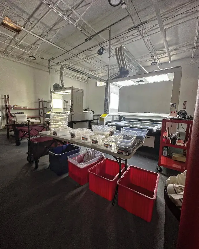 Laser cutter for the print on demand process Laser cutter for the print on demand process